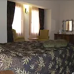 Pensión Mitos 4*