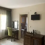 Pensión Mitos 4*
